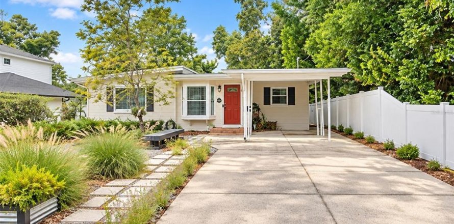 House in Orlando, Florida 3 bedrooms, 107.95 sq.m. № 2398862
