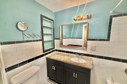 House in Orlando, Florida 3 bedrooms, 107.95 sq.m. № 2398862 - photo 19
