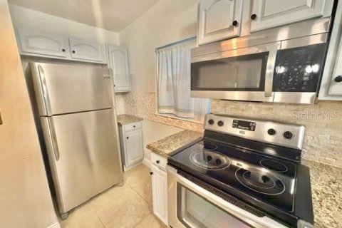House in Orlando, Florida 3 bedrooms, 107.95 sq.m. № 2398862 - photo 8