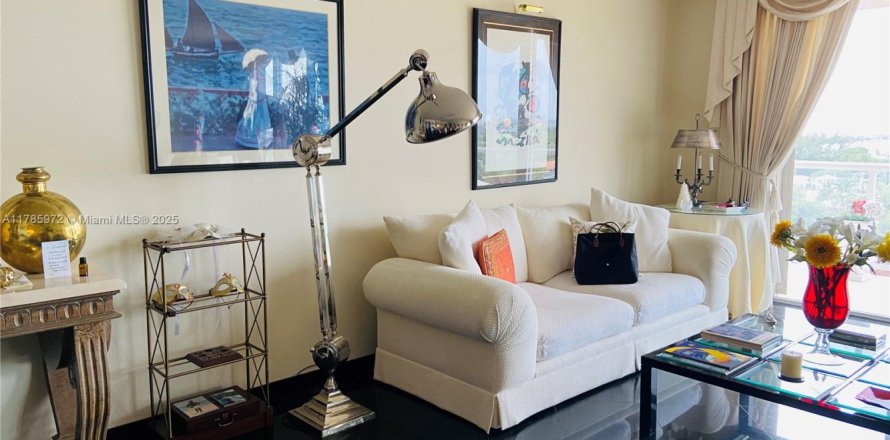 Condominio en Surfside, Florida, 1 dormitorio № 1739036