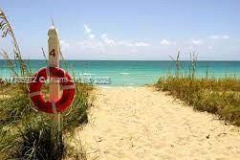 Copropriété à louer à Surfside, Floride: 1 chambre, 106.84 m2 № 1739036 - photo 5