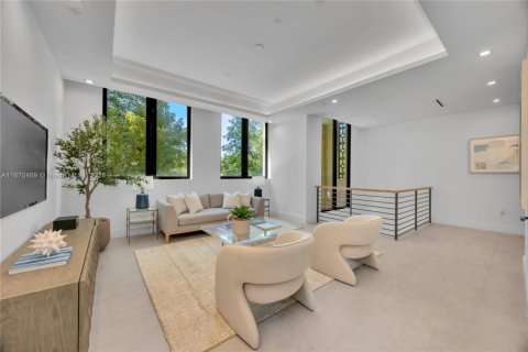 Townhouse in Coral Gables, Florida 6 bedrooms, 462.1 sq.m. № 1898371 - photo 23