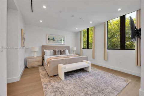 Townhouse in Coral Gables, Florida 6 bedrooms, 462.1 sq.m. № 1898371 - photo 26