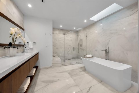 Townhouse in Coral Gables, Florida 6 bedrooms, 462.1 sq.m. № 1898371 - photo 28