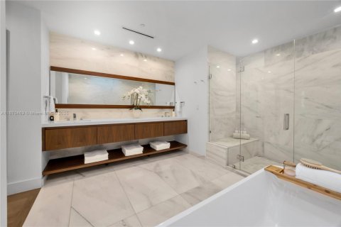 Townhouse in Coral Gables, Florida 6 bedrooms, 462.1 sq.m. № 1898371 - photo 29