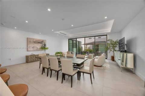 Townhouse in Coral Gables, Florida 6 bedrooms, 462.1 sq.m. № 1898371 - photo 10