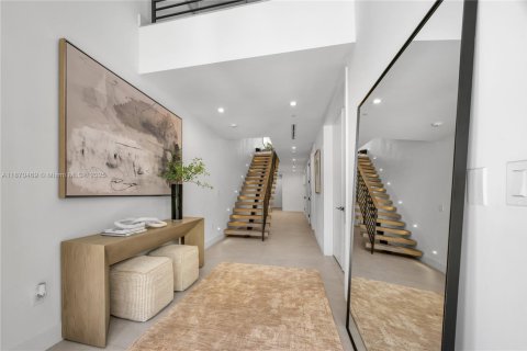 Townhouse in Coral Gables, Florida 6 bedrooms, 462.1 sq.m. № 1898371 - photo 4