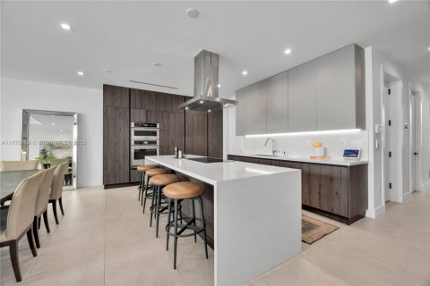 Townhouse in Coral Gables, Florida 6 bedrooms, 462.1 sq.m. № 1898371 - photo 15