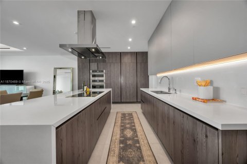 Townhouse in Coral Gables, Florida 6 bedrooms, 462.1 sq.m. № 1898371 - photo 17