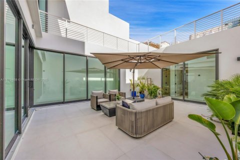 Townhouse in Coral Gables, Florida 6 bedrooms, 462.1 sq.m. № 1898371 - photo 20