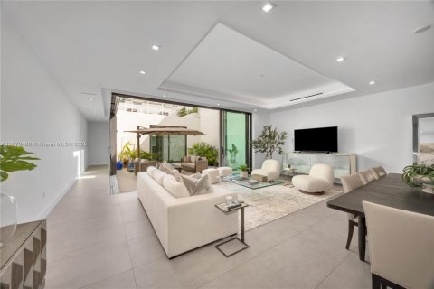 Townhouse in Coral Gables, Florida 6 bedrooms, 462.1 sq.m. № 1898371 - photo 8