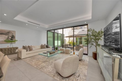 Townhouse in Coral Gables, Florida 6 bedrooms, 462.1 sq.m. № 1898371 - photo 11