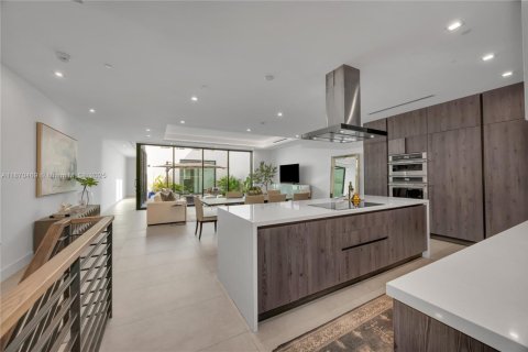 Townhouse in Coral Gables, Florida 6 bedrooms, 462.1 sq.m. № 1898371 - photo 5