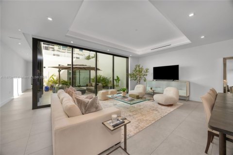 Townhouse in Coral Gables, Florida 6 bedrooms, 462.1 sq.m. № 1898371 - photo 7