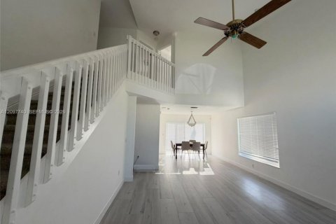 Villa ou maison à vendre à Sunrise, Floride: 4 chambres, 173.36 m2 № 2394652 - photo 2