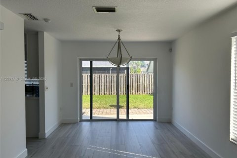 Villa ou maison à vendre à Sunrise, Floride: 4 chambres, 173.36 m2 № 2394652 - photo 5
