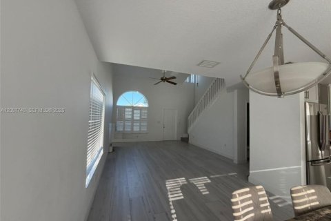 Villa ou maison à vendre à Sunrise, Floride: 4 chambres, 173.36 m2 № 2394652 - photo 3