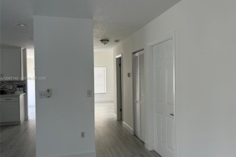 Villa ou maison à vendre à Sunrise, Floride: 4 chambres, 173.36 m2 № 2394652 - photo 9