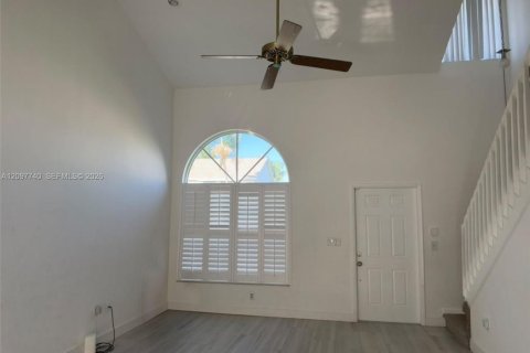 Villa ou maison à vendre à Sunrise, Floride: 4 chambres, 173.36 m2 № 2394652 - photo 4