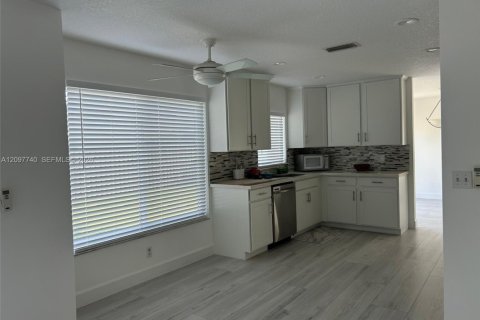 Villa ou maison à vendre à Sunrise, Floride: 4 chambres, 173.36 m2 № 2394652 - photo 7