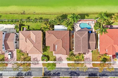 Купить виллу или дом в Хомстед, Флорида 6 спален, 299.33м2, № 2047686 - фото 11