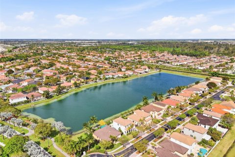 Купить виллу или дом в Хомстед, Флорида 6 спален, 299.33м2, № 2047686 - фото 5