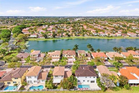 Купить виллу или дом в Хомстед, Флорида 6 спален, 299.33м2, № 2047686 - фото 3