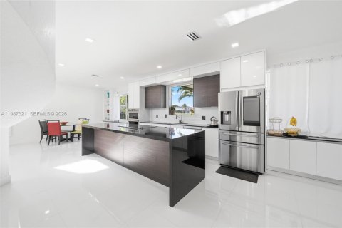 Купить виллу или дом в Хомстед, Флорида 6 спален, 299.33м2, № 2047686 - фото 22