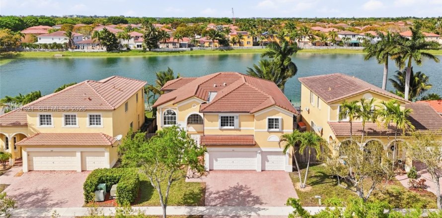 Дом в Хомстед, Флорида 6 спален, 299.33м2 № 2047686