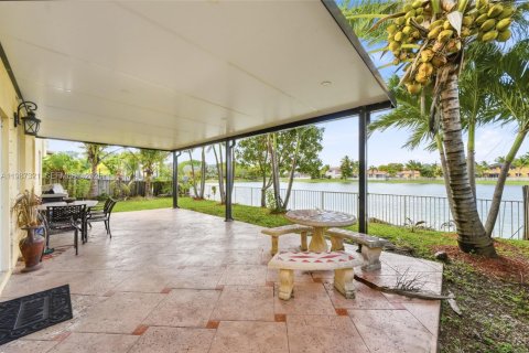 Купить виллу или дом в Хомстед, Флорида 6 спален, 299.33м2, № 2047686 - фото 29