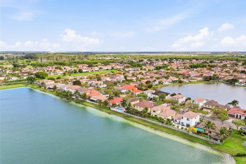 Купить виллу или дом в Хомстед, Флорида 6 спален, 299.33м2, № 2047686 - фото 9