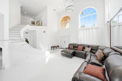 Купить виллу или дом в Хомстед, Флорида 6 спален, 299.33м2, № 2047686 - фото 17