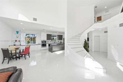 Купить виллу или дом в Хомстед, Флорида 6 спален, 299.33м2, № 2047686 - фото 19