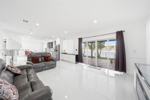 Купить виллу или дом в Хомстед, Флорида 6 спален, 299.33м2, № 2047686 - фото 28