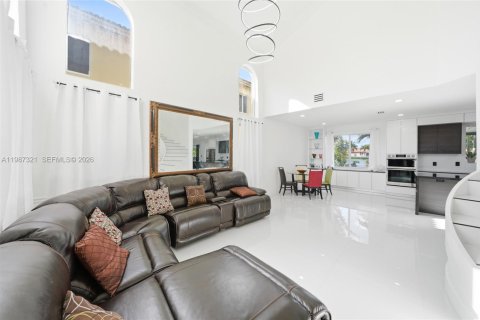 Купить виллу или дом в Хомстед, Флорида 6 спален, 299.33м2, № 2047686 - фото 15