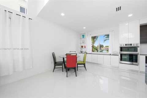 Купить виллу или дом в Хомстед, Флорида 6 спален, 299.33м2, № 2047686 - фото 20