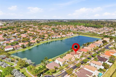 Купить виллу или дом в Хомстед, Флорида 6 спален, 299.33м2, № 2047686 - фото 4