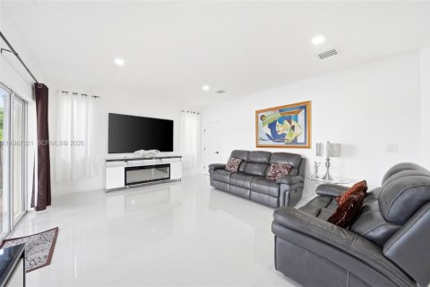 Купить виллу или дом в Хомстед, Флорида 6 спален, 299.33м2, № 2047686 - фото 26