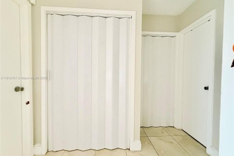 Copropriété à vendre à North Bay Village, Floride: 1 chambre, 70.61 m2 № 1968156 - photo 28