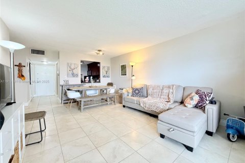 Copropriété à vendre à North Bay Village, Floride: 1 chambre, 70.61 m2 № 1968156 - photo 11