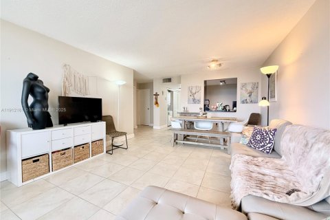 Copropriété à vendre à North Bay Village, Floride: 1 chambre, 70.61 m2 № 1968156 - photo 10