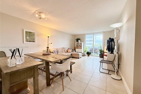 Copropriété à vendre à North Bay Village, Floride: 1 chambre, 70.61 m2 № 1968156 - photo 6