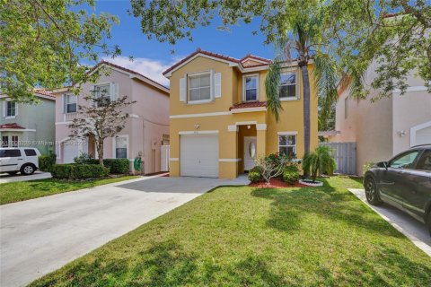 House in Cooper City, Florida 3 bedrooms, 148.83 sq.m. № 1739071 - photo 1