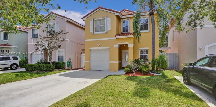 House in Cooper City, Florida 3 bedrooms, 148.83 sq.m. № 1739071