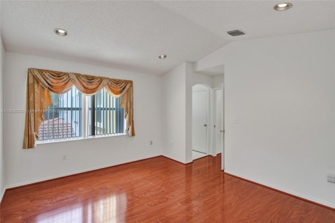 House in Cooper City, Florida 3 bedrooms, 148.83 sq.m. № 1739071 - photo 19