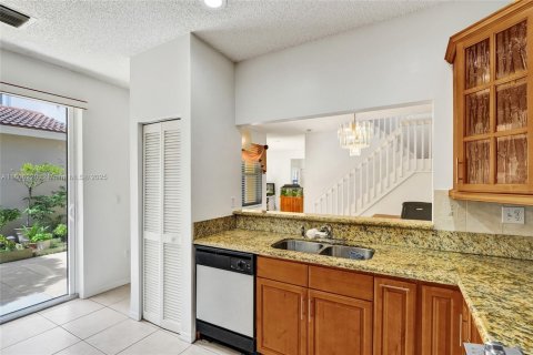 House in Cooper City, Florida 3 bedrooms, 148.83 sq.m. № 1739071 - photo 16
