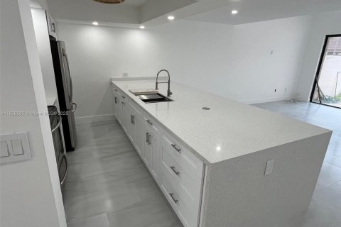 Townhouse in Miami, Florida 3 bedrooms, 147.9 sq.m. № 1825496 - photo 6