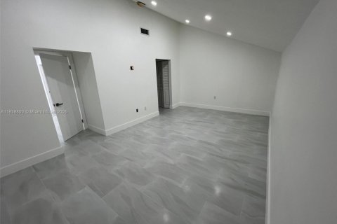 Townhouse in Miami, Florida 3 bedrooms, 147.9 sq.m. № 1825496 - photo 13