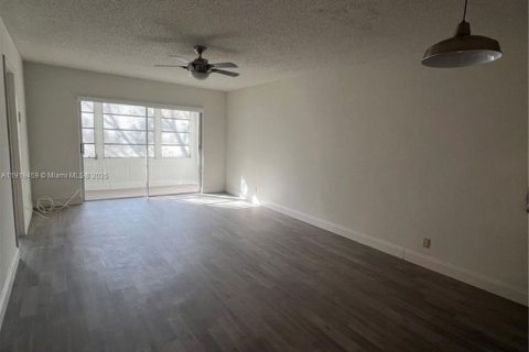 Condominio en alquiler en Hollywood, Florida, 2 dormitorios, 85.47 m2 № 1974573 - foto 18