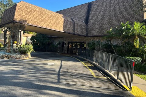 Condominio en alquiler en Hollywood, Florida, 2 dormitorios, 85.47 m2 № 1974573 - foto 2